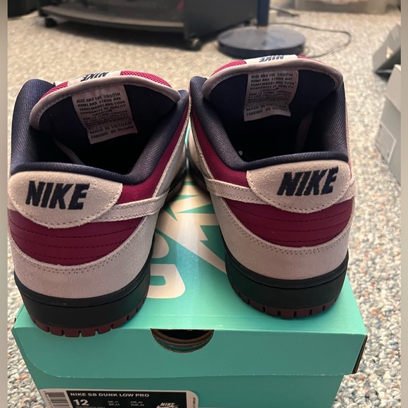 Nike sb mens dunk low size 12 true berry red grey blue 2019 dead stock new - Picture 6 of 12